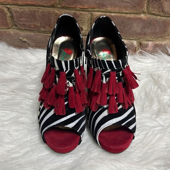 Rosalina Women’s Zebra & Tassel Platform Heels Size 8 - Picture 2 of 8